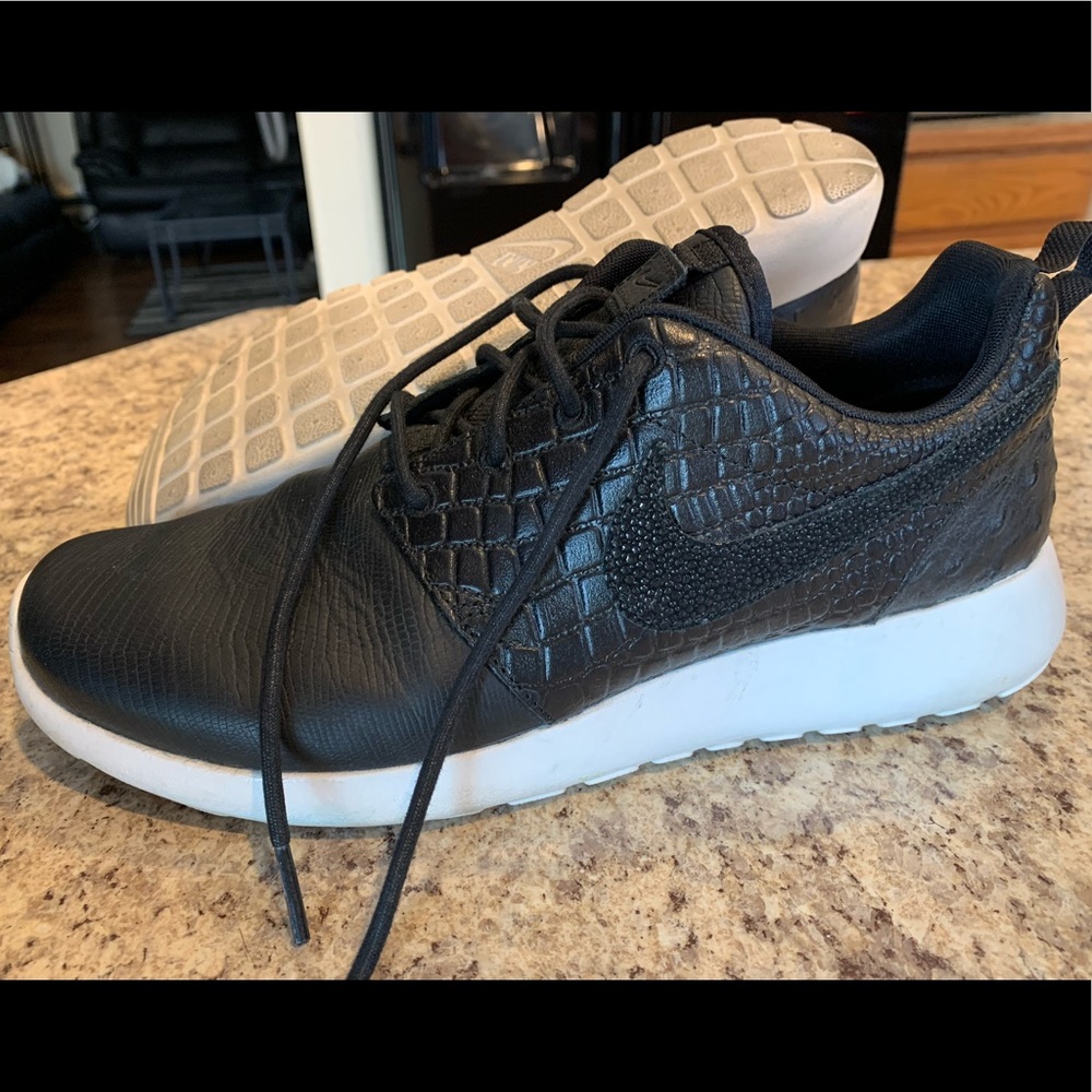Nike Roshe One leather shoes